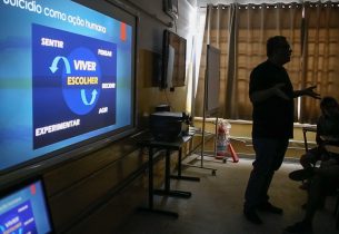 Professor mantém projeto de prevenção ao suicídio em escola de São Vicente