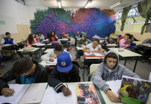 Grafite toma conta das paredes de escola estadual de Guarulhos