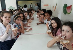 Mês das crianças: futebol de sabão completa atividades dos alunos de escola da capital
