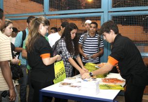 Feira de Profissões da USP oferece atividades para estudantes da rede