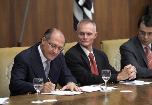 Governador assina convênio entre Educação e Sebrae-SP
