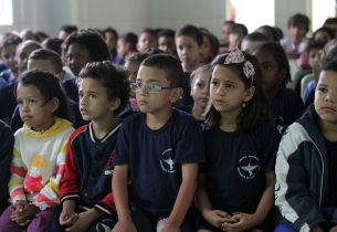 Na Semana de Trânsito, escola estadual ensina regras para os futuros motoristas