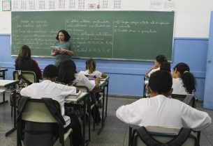 Aula de Geografia na E.E. Lygia de Azevedo Souza e Sá