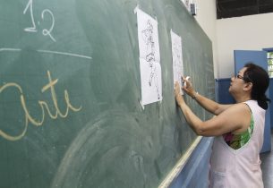 Aula de Arte na E.E. Lygia de Azevedo Souza e Sá
