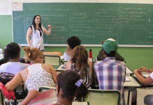 Aos 22 e 69 anos, professoras relatam experiências e perspectivas como educadoras