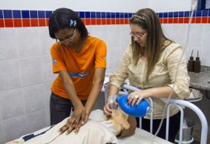 Educação oferece 5,3 mil vagas para curso de primeiros socorros a servidores da rede