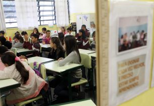 Projeto de percussão corporal muda comportamento de alunos da zona norte de SP