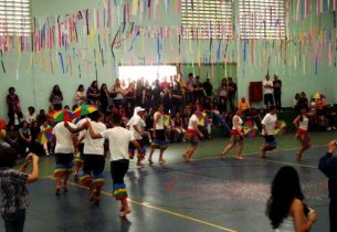 Alunos e professores de escola na Casa Verde realizam Festa do Patrono