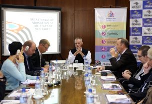 Comitiva da Educação da Bélgica conhece programas da secretaria