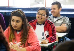 Alunos e professores comentam a importância do Saresp